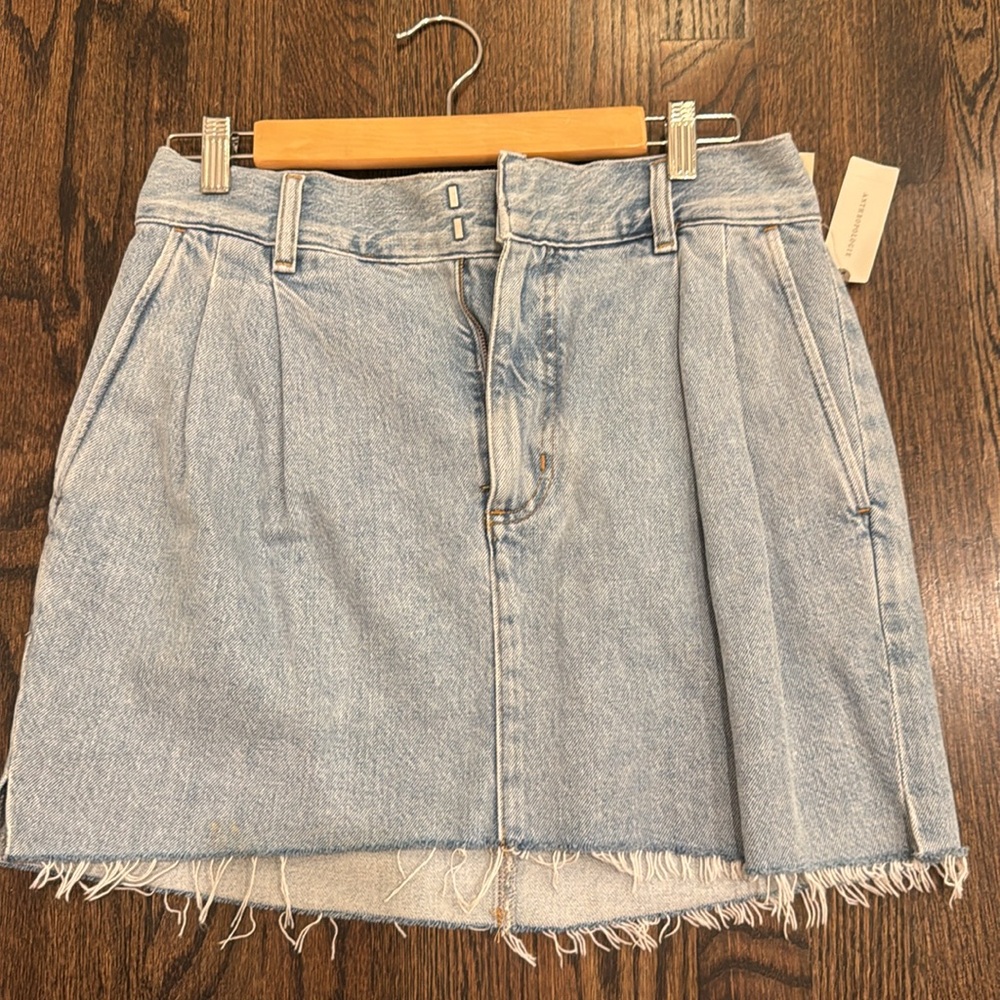 NWT Agolde Becker Light Blue Distressed Mini Skirt
Size 27 - Picture 3 of 5